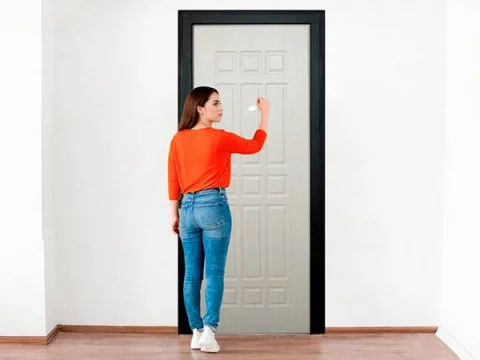 Ошибки при выборе входной двери: почему дверь «звучит» и о чём это говорит