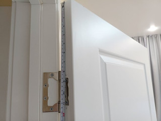 Оптимальное расстояние петель на межкомнатные двери